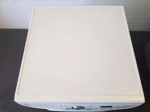 An awesome white LG Intellowasher 7.2kg front loader washing machine model: WD-10160F
