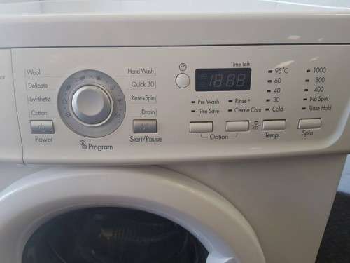 An awesome white LG Intellowasher 7.2kg front loader washing machine model: WD-10160F