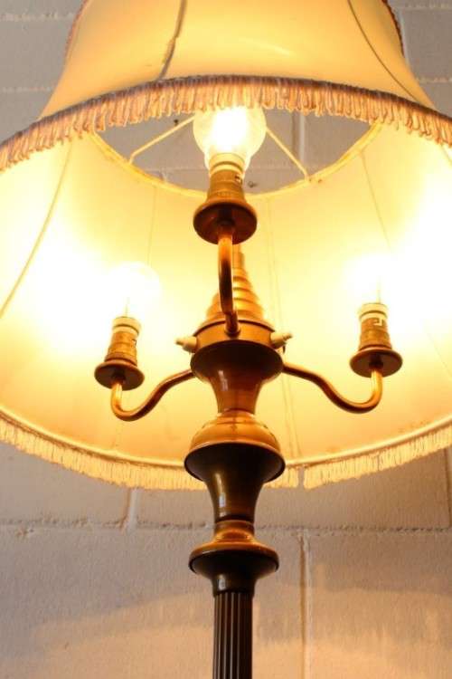 **RS17** A stunning & beautifully made 3-lamp floor standing brass reading lamp w/ large white shade
