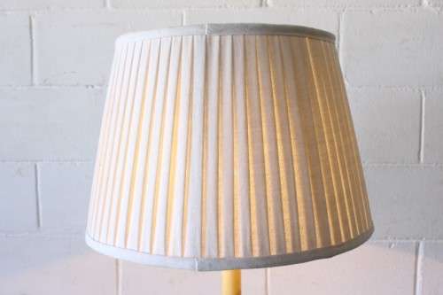 **RS17** A beautifully made vintage floor standing reading lamp with table tray and large shade