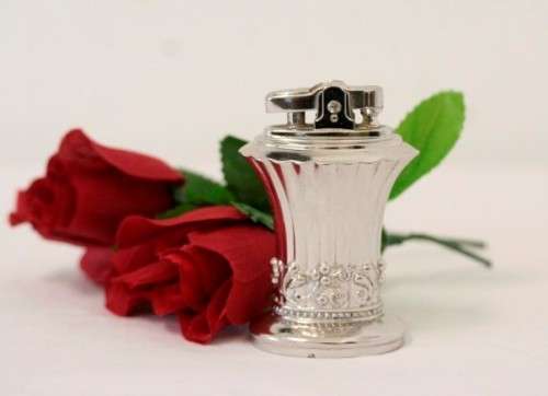 A spectacular vintage (1947) silver plate "Ronson New Port Table Lighter" made in England.