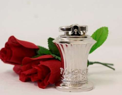 A spectacular vintage (1947) silver plate "Ronson New Port Table Lighter" made in England.