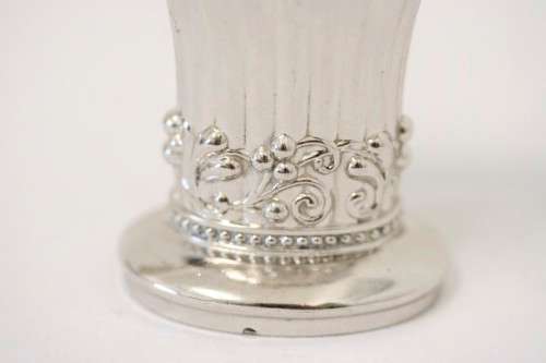 A spectacular vintage (1947) silver plate "Ronson New Port Table Lighter" made in England.