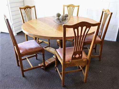 A wonderful solid Oak dining suite with a large round table and 5x upholstered chairs