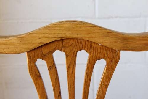 A wonderful solid Oak dining suite with a large round table and 5x upholstered chairs