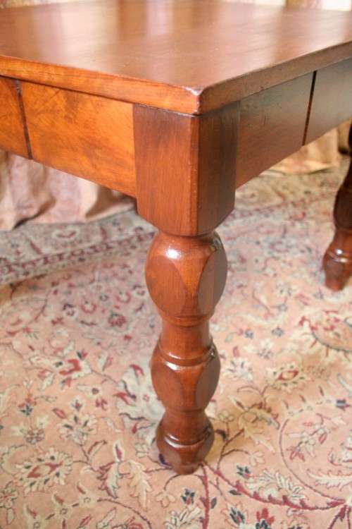 A wonderful Teak coffee/ occasional table with turned legs - very well made and stylish!