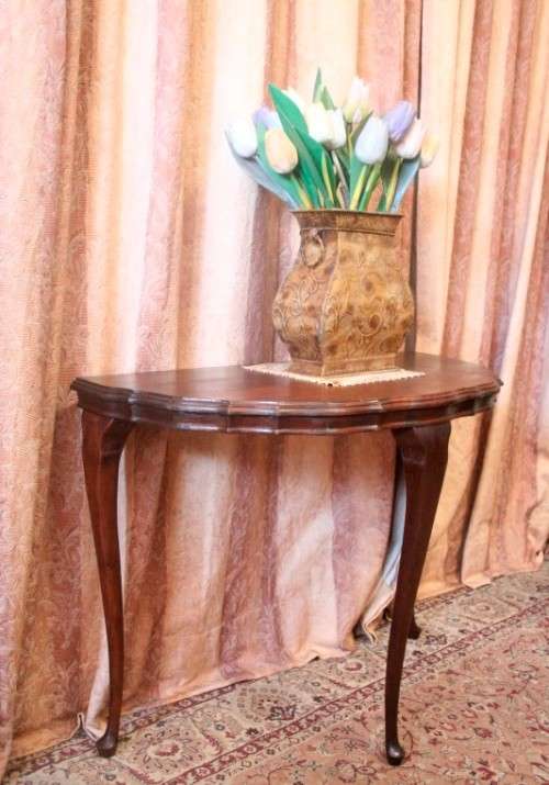 **RS17** A Queen Anne styled Imbuia half moon display/occasional table. Gorgeous in an entrance!!