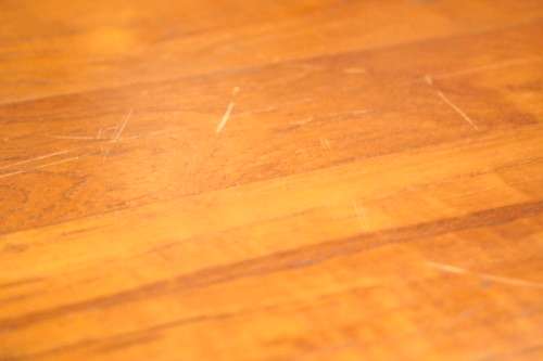 **RS17** A vintage Oak 4-drawer chest of drawers w/ bottom cupboard on beautiful turned legs.