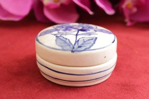 **RS17** A hand painted blue and white lidded gem/ trinket bowl with a floral pattern on the lid