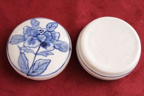 **RS17** A hand painted blue and white lidded gem/ trinket bowl with a floral pattern on the lid
