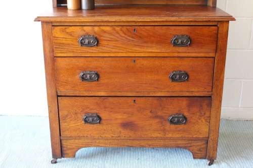 Beautiful antique solid oak 4-drawer dresser w/ bevelled glass tilting mirror & Art Nouveau handles