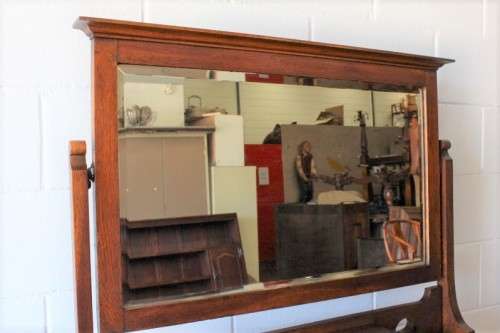 Beautiful antique solid oak 4-drawer dresser w/ bevelled glass tilting mirror & Art Nouveau handles