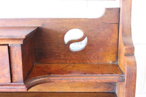 Beautiful antique solid oak 4-drawer dresser w/ bevelled glass tilting mirror & Art Nouveau handles