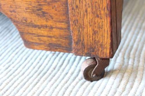 Beautiful antique solid oak 4-drawer dresser w/ bevelled glass tilting mirror & Art Nouveau handles
