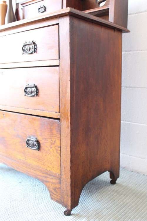 Beautiful antique solid oak 4-drawer dresser w/ bevelled glass tilting mirror & Art Nouveau handles