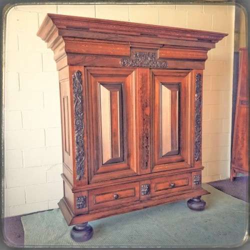A truly magnificent antique (early 1800's) solid oak Dutch Kussing Kas w/ carved detailing & drawers