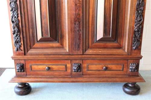 A truly magnificent antique (early 1800's) solid oak Dutch Kussing Kas w/ carved detailing & drawers