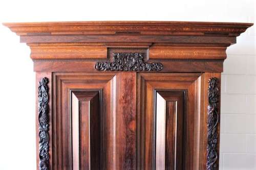 A truly magnificent antique (early 1800's) solid oak Dutch Kussing Kas w/ carved detailing & drawers