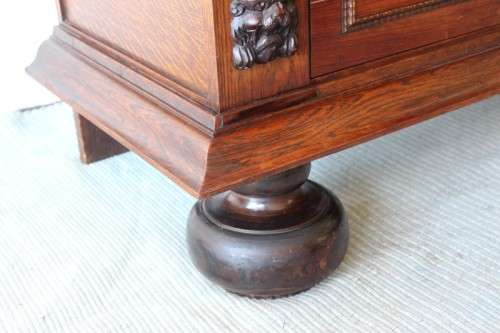 A truly magnificent antique (early 1800's) solid oak Dutch Kussing Kas w/ carved detailing & drawers