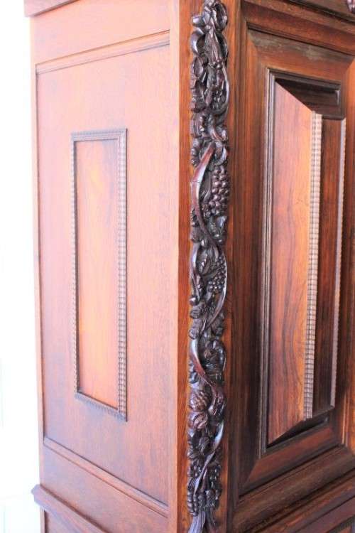A truly magnificent antique (early 1800's) solid oak Dutch Kussing Kas w/ carved detailing & drawers