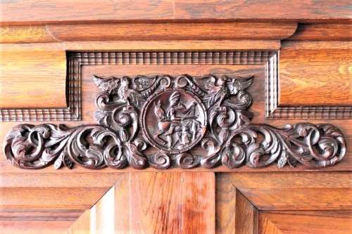 A truly magnificent antique (early 1800's) solid oak Dutch Kussing Kas w/ carved detailing & drawers