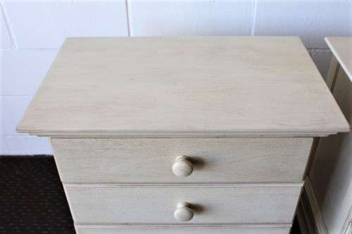 **RS17_Clearance** Wetherley's King size headboard & matching 3-drawer pedestals in an Ivory colour