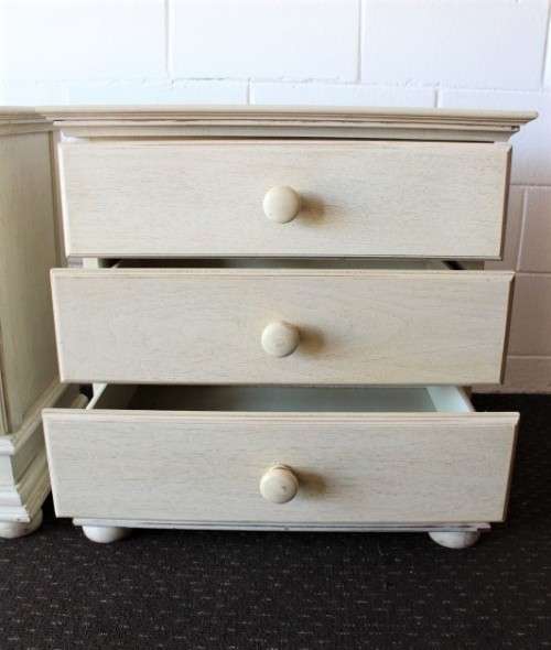 **RS17_Clearance** Wetherley's King size headboard & matching 3-drawer pedestals in an Ivory colour