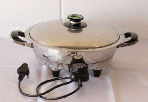 An awesome "AMC Classic" 18/10 stainless steel 30cm electric frying pan with the "VISIOTHERM®" lid