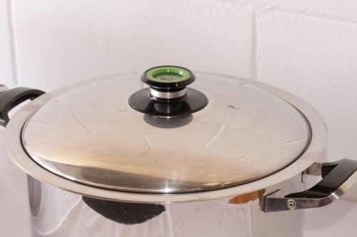 A stunning AMC Classic 18/10 stainless steel 30cm, 13.5 litre Gourmet Titan pot w/ "VISIOTHERM®" lid