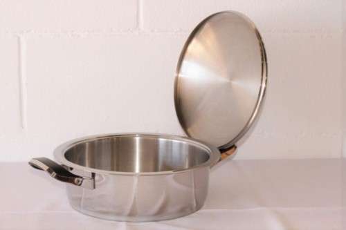 A wonderful AMC Classic 18/10 stainless steel 24cm Gourmet Deep pot with "VISIOTHERM®" lid