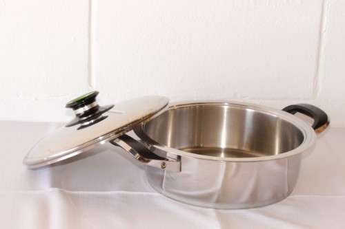 A wonderful AMC Classic 18/10 stainless steel 24cm Gourmet Deep pot with "VISIOTHERM®" lid