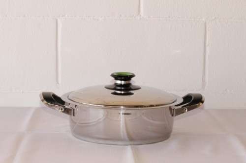 A wonderful AMC Classic 18/10 stainless steel 24cm Gourmet Deep pot with "VISIOTHERM®" lid