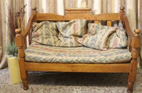**RS17** 2 awesome and well-made oregon two seater bench with cushions. bid/bench