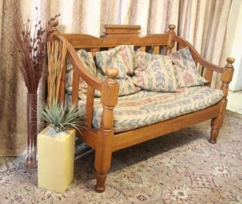 **RS17** 2 awesome and well-made oregon two seater bench with cushions. bid/bench