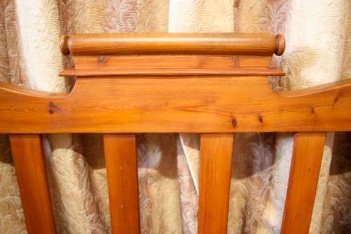 **RS17** 2 awesome and well-made oregon two seater bench with cushions. bid/bench