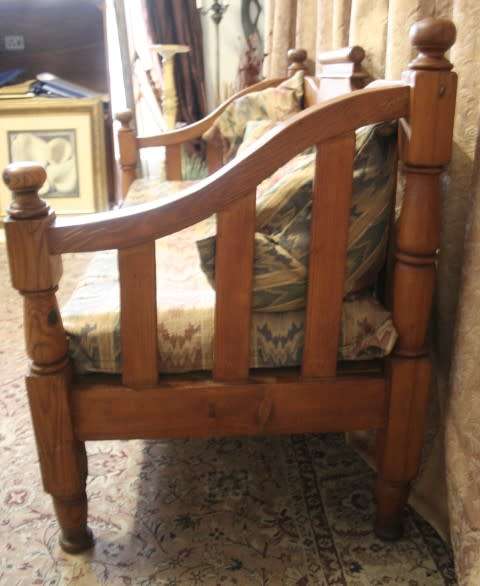 **RS17** 2 awesome and well-made oregon two seater bench with cushions. bid/bench
