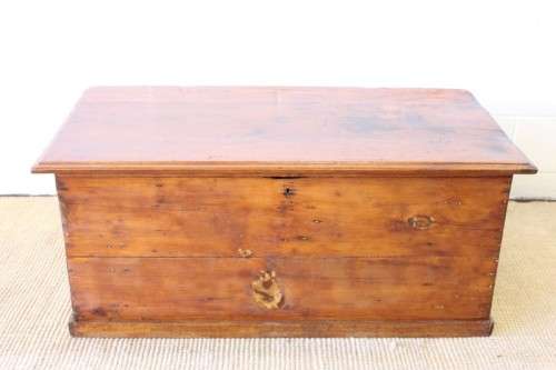 A gorgeous vintage/ antique? solid Oregon kist/ storage chest - the perfect large toy or linen box