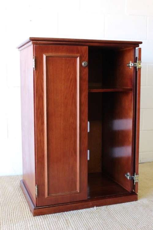 **RS17** A double door mahogany coffee station cabinet - ideal for a lodge or B&B or home