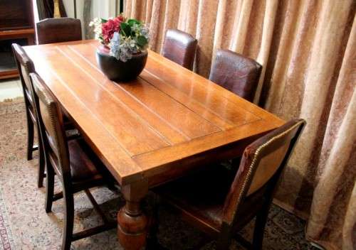 **RS17** An stunning vintage Oak 6-seater (92 x 182cm) dining room table w 6 leather chairs!