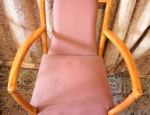 **RS17** 8 Yellow wood upholstered diningroom arm chairs, stylish and comfortable. Bid/chair