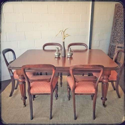 **RS17_Clearance** Superb 6 to 8-seater dining room suite w/ an extendable table and 6 chairs