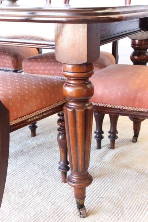 **RS17_Clearance** Superb 6 to 8-seater dining room suite w/ an extendable table and 6 chairs