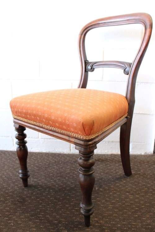 **RS17_Clearance** Superb 6 to 8-seater dining room suite w/ an extendable table and 6 chairs