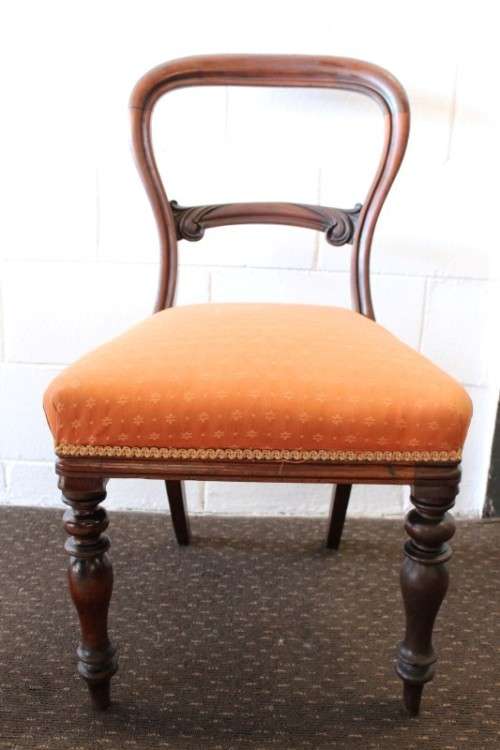 **RS17_Clearance** Superb 6 to 8-seater dining room suite w/ an extendable table and 6 chairs