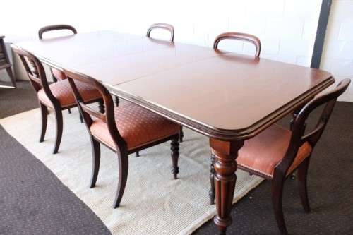 **RS17_Clearance** Superb 6 to 8-seater dining room suite w/ an extendable table and 6 chairs