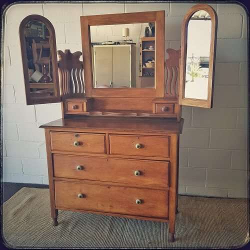 An amazing vintage Oak 3-drawer dressing table with tri-folding mirrors and porcelain drawer handles