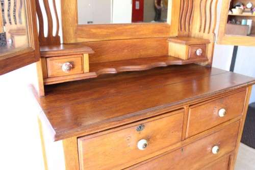 An amazing vintage Oak 3-drawer dressing table with tri-folding mirrors and porcelain drawer handles