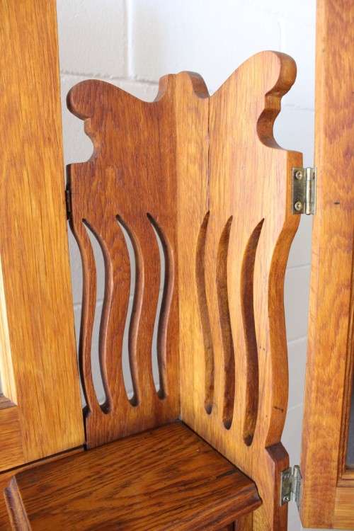 An amazing vintage Oak 3-drawer dressing table with tri-folding mirrors and porcelain drawer handles