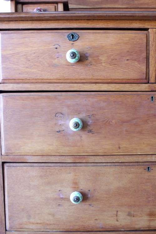 An amazing vintage Oak 3-drawer dressing table with tri-folding mirrors and porcelain drawer handles