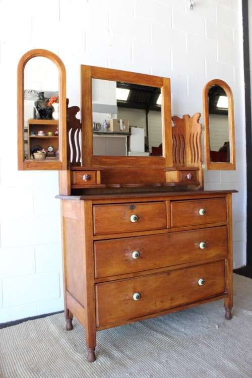 An amazing vintage Oak 3-drawer dressing table with tri-folding mirrors and porcelain drawer handles